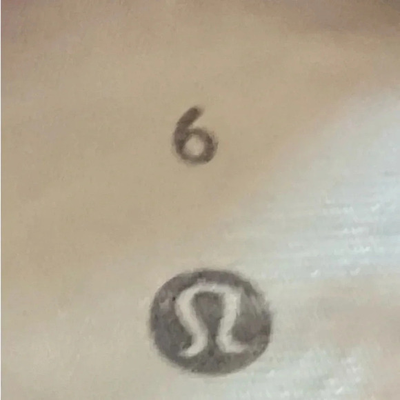 LULULEMON Ebb to Street bra, black, size 6 - Picture 6 of 6